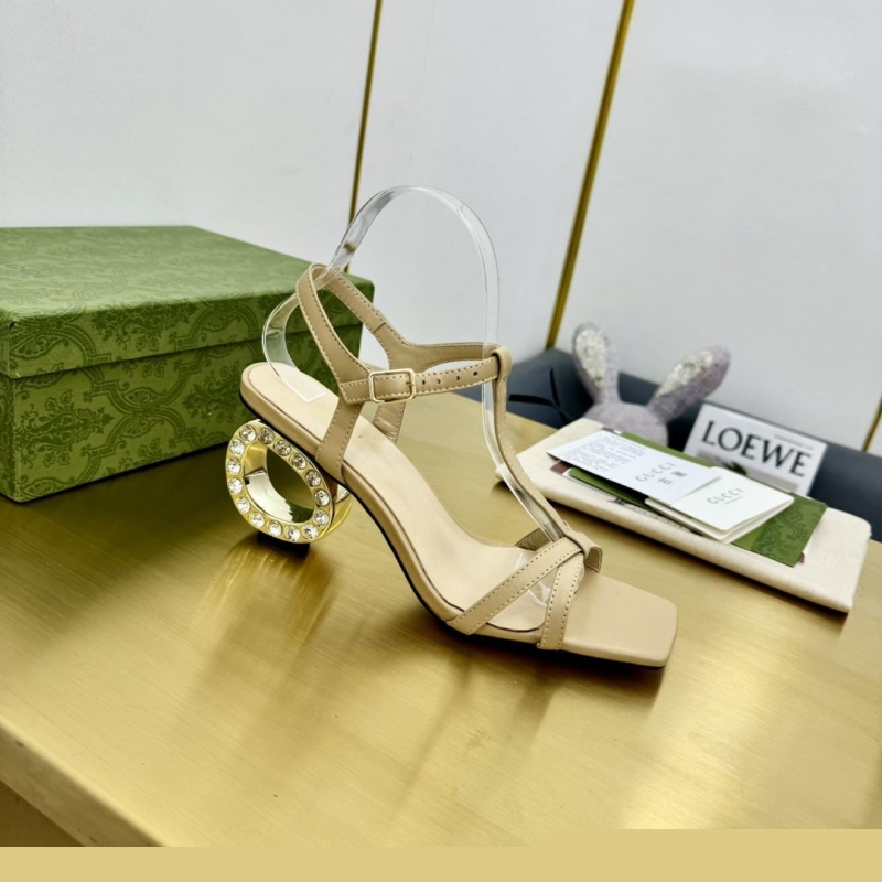 G*u*i sandals